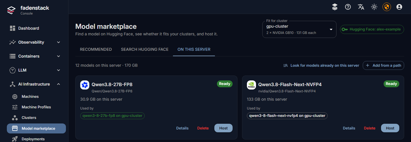 „Auf diesem Server“: wie viele Modelle der Server vorhält und ihre Größe, „Nach Modellen suchen, die schon auf diesem Server liegen“ und „Aus einem Pfad hinzufügen“, und zwei Modelle mit „Bereit“, „Verwendet von“, „Details“, „Delete“ und „Bereitstellen“